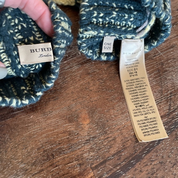 Burberry knit hat and gloves set - Picture 10 of 12